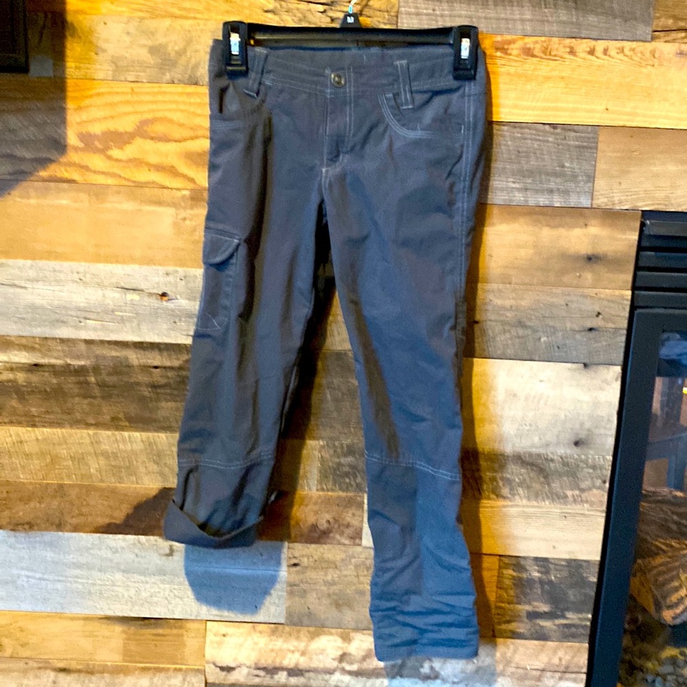 Girls 5 pocket Kuhl grey hiking pants. Size M(10). Excellent condition.